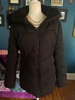 Guess Black Quilted Puffer Coat with Faux Fur Trim Hood